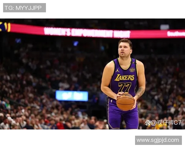 东契奇场均爆砍45+12+8成历史首人,里弗斯建议湖人送走詹姆斯