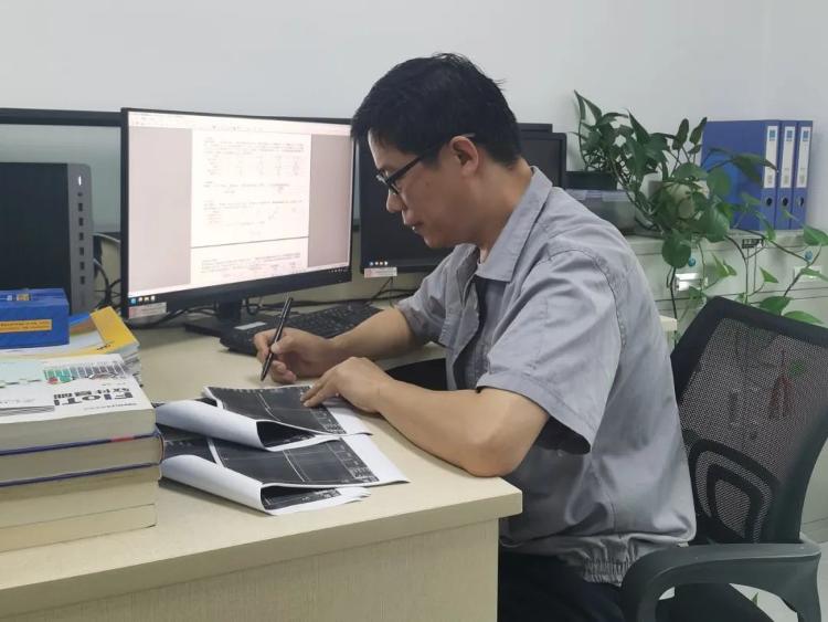 今年会APP华通团体再添“青岛工匠”“青岛市立异型班组”声誉
